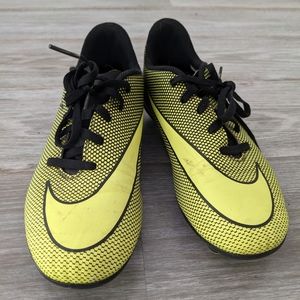 Size 4.5 Nike soccer cleats